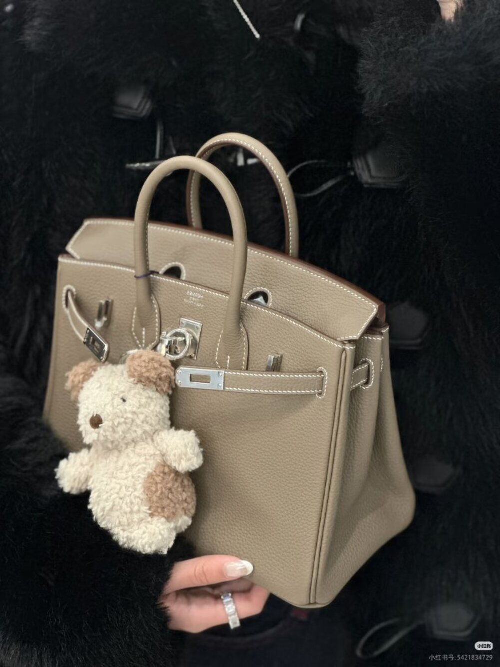 Classic Hermes Bag: A Stylish and Versatile Choice for Elegance
